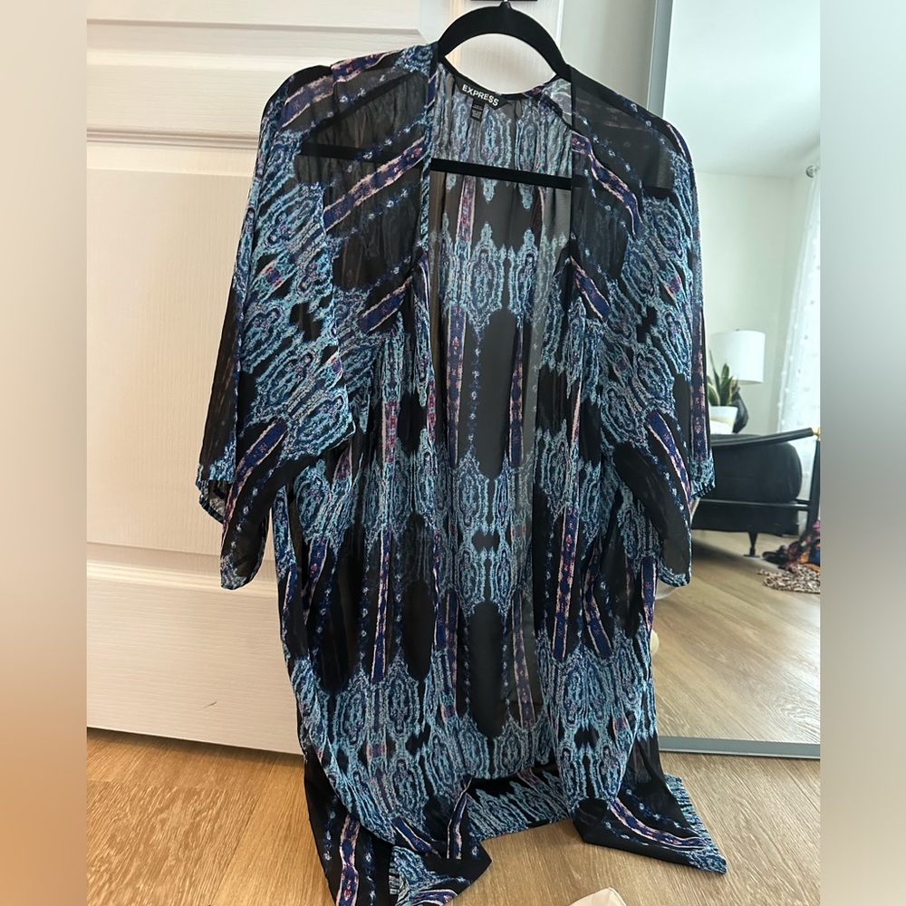 Short sleeve shawl